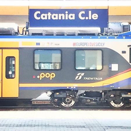 Binario 8 Catania Stazione Centrale Εξωτερικό φωτογραφία
