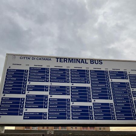 Binario 8 Catania Stazione Centrale Εξωτερικό φωτογραφία