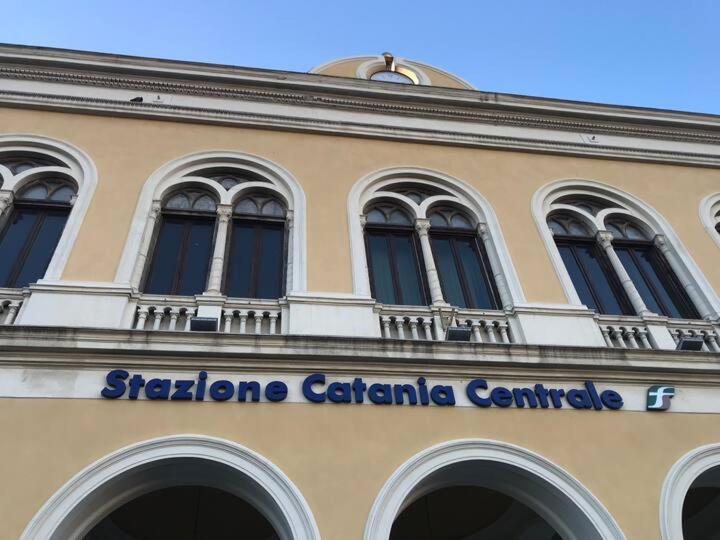 Binario 8 Catania Stazione Centrale Εξωτερικό φωτογραφία
