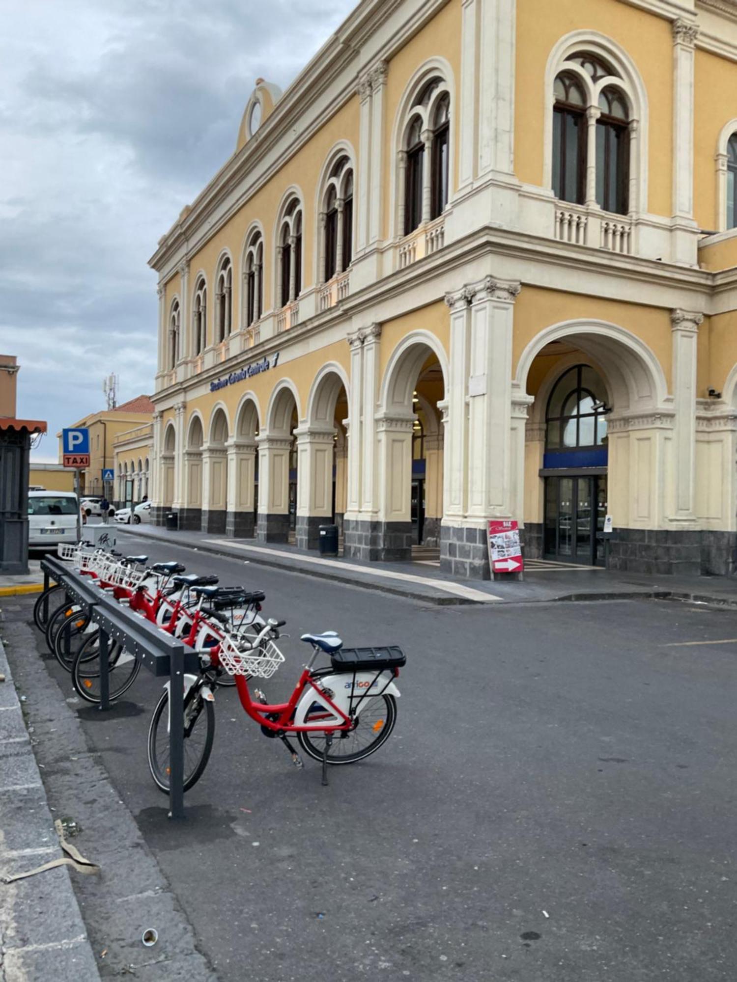 Binario 8 Catania Stazione Centrale Εξωτερικό φωτογραφία
